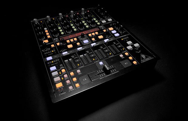 Blog :: DJ Mixers - Behringer DDM4000 and DJX900USB